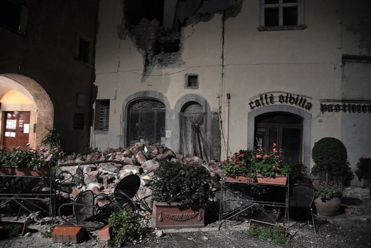 Sismos sacuden centro de Italia y dejan heridos y derrumbes