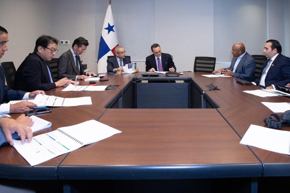 Inversionistas japoneses interesados en proyecto de refinería de biocombustible en Colón