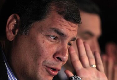 Correa sopesa abandonar la presidencia de Ecuador durante campaña electoral
