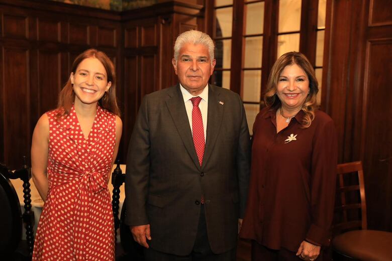 Encuentro en Panamá reúne a Mulino, expresidentes latinoamericanos y a la hija de María Corina Machado