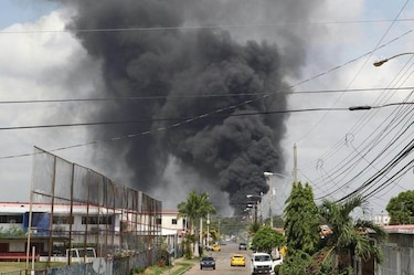 Villa de Las Acacias: incendio afecta edificio en construcción