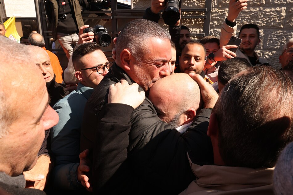 Israel comienza a liberar a los 369 presos palestinos del sexto canje con Hamás bajo el alto el fuego