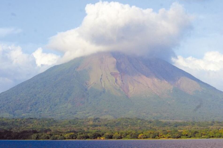 Volcán nicaragüense registra 46 explosiones con gases