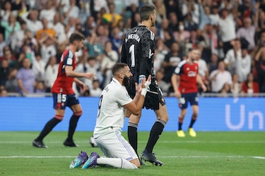 Real Madrid empata en casa y el Barcelona lidera la liga española