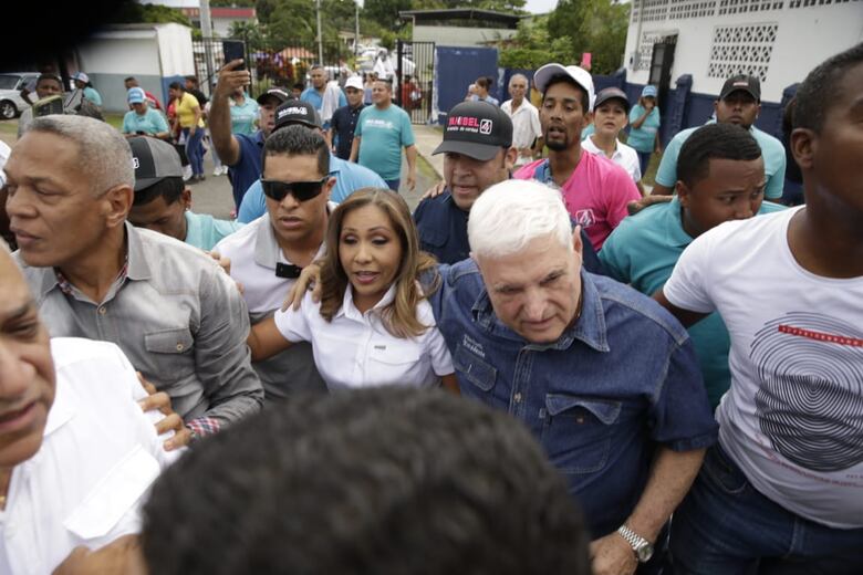 Roux vence y envía dardos a Martinelli y Carrizo