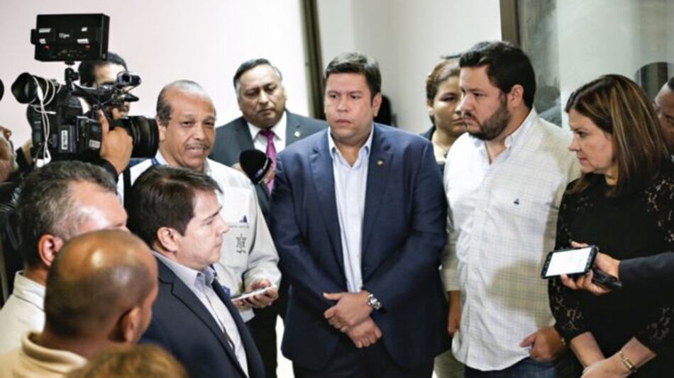 Administrativos del Hospital Santo Tomás exponen molestias a Rosario Turner