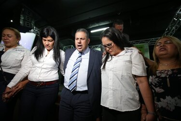 Culto, desayuno y promesas, así arrancaron las primarias del PRD