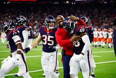 Stroud lidera paliza de Houston Texans sobre Browns y avanza a ronda divisional de NFL