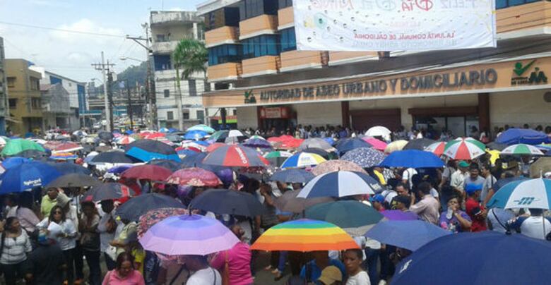 Comisión gubernamental y docentes vuelven a la mesa de negociaciones