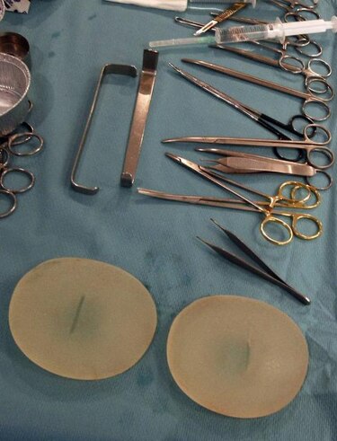 Los implantes mamarios PIP no son tóxicos ni cancerígenos, según un informe