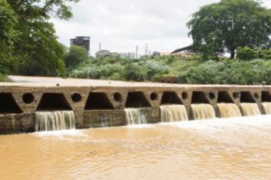 Ministerio de Salud y el Anam evalúan agua en 52 cuencas