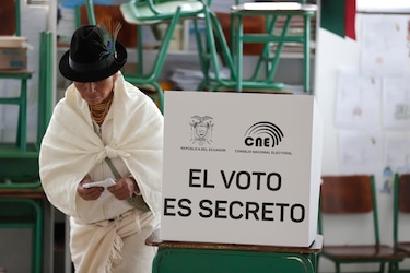 Ecuador vive un domingo de referéndum sobre la Asamblea Constituyente y bases militares extranjeras