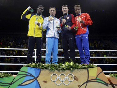 Martínez debe resignarse con la plata en boxeo