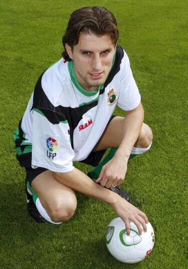 El exbarcelonista Henrique firmó contrato por cinco años con el Palmeiras