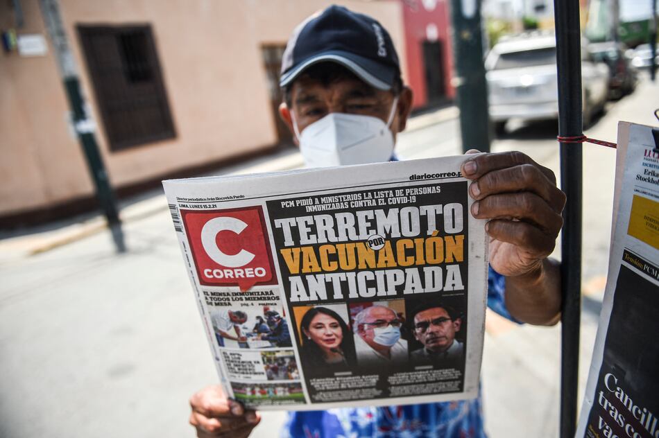 Médico a cargo de ensayo de vacuna en Perú compromete a Martín Vizcarra