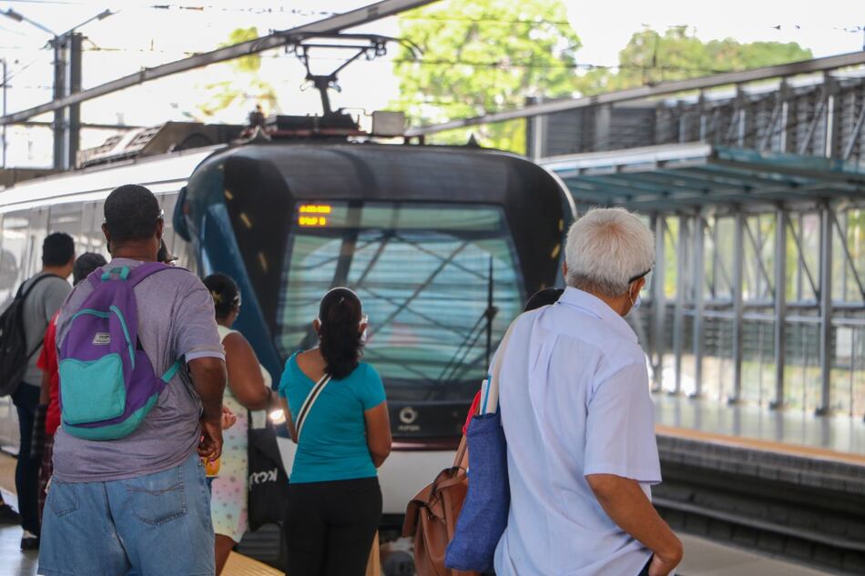 Metro de Panamá extiende su horario por el desfile navideño