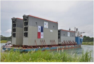 Tercer embarque de compuertas del Canal llega a Colón desde Italia