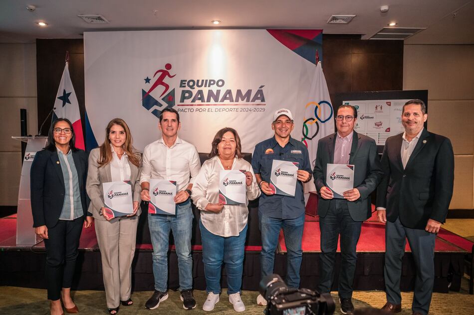 Candidatos a la presidencia firman el Pacto por el Deporte 2024