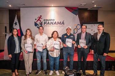 Candidatos a la presidencia firman el Pacto por el Deporte 2024