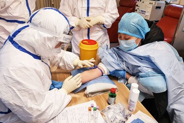 Van 2,835 muertes en China a causa del coronavirus