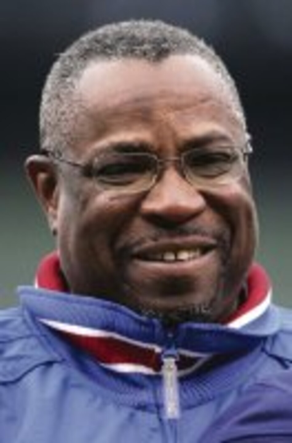 Rojos buscan enderezar su nave con Baker