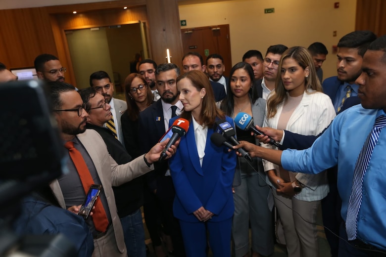 Así fue la reunión de los diputados independientes con el presidente electo