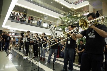 Recital de trombones en un domingo de compras