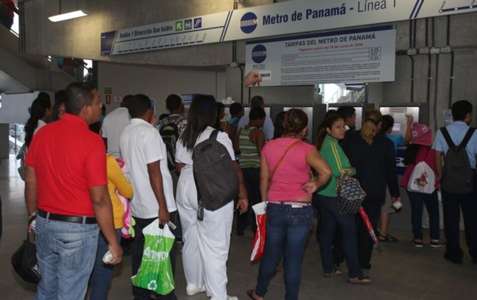 Falla en el sistema de recarga de tarjeta del Metro afecta a cientos de usuarios; Sonda reacciona
