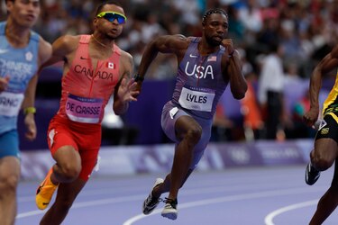 Noah Lyles, trámite hacia semifinales de 200