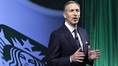 Starbucks y Airbnb responden con acciones a decreto antimigratorio de Trump