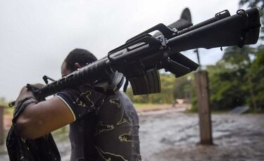 Álvaro Uribe expresa 'dudas' sobre desarme total de las FARC