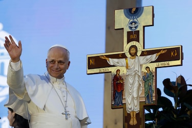 Día 1 del papa en España: critica la polarización y arropa a inmigrantes y jóvenes