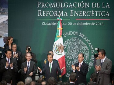 Peña Nieto promulga reforma clave para el sector energético de México