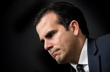 Gobernador de Puerto Rico renuncia a la reeleción en medio de crisis política