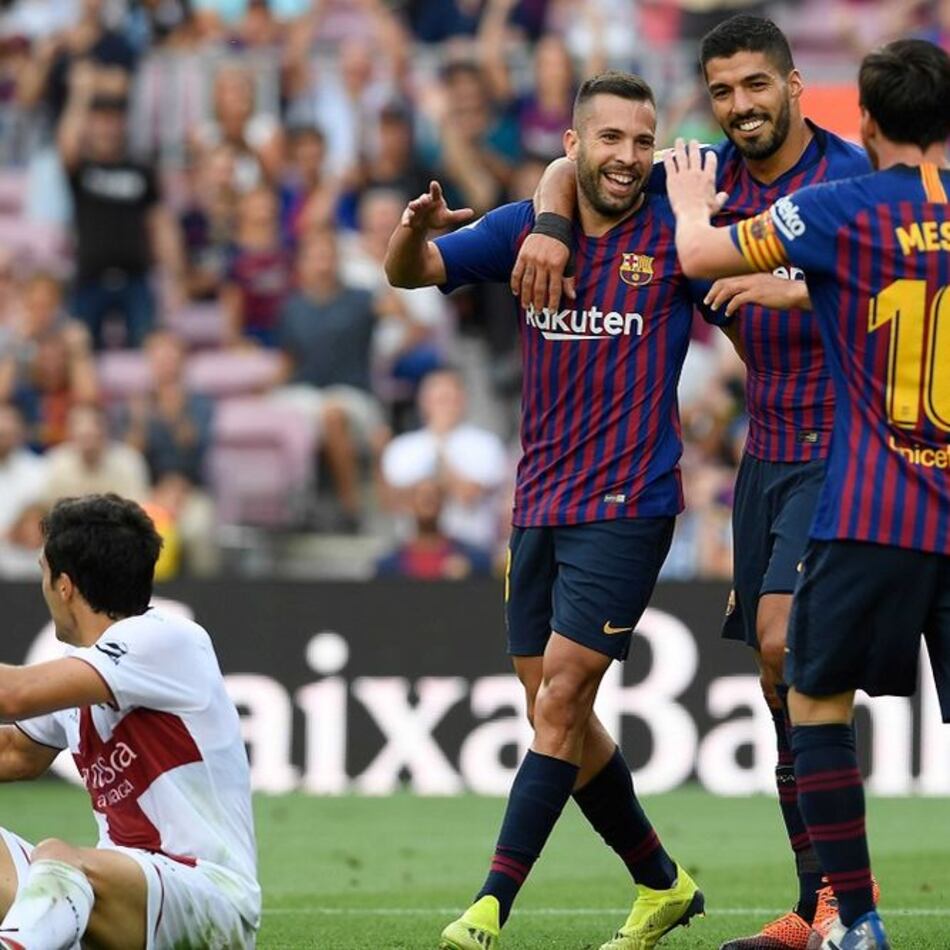 Barcelona golea al Huesca por 8-2 y alcanza en el liderato al Real Madrid