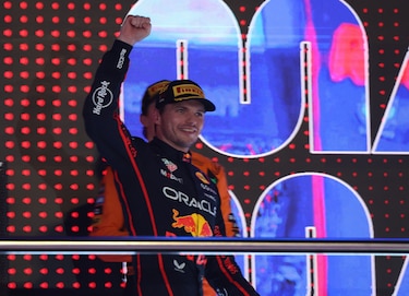 Verstappen pone patas arriba el Mundial y Sainz araña un épico podio