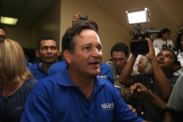 Navarro dice que no hablará mal de candidatos opositores