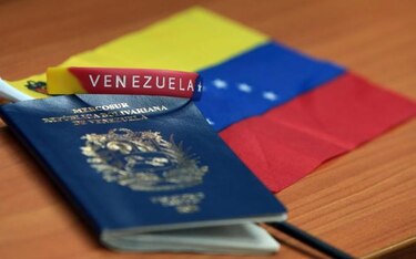 Trump bloquearía los viajes a Estados Unidos de ciudadanos de Venezuela y otros países, según revela The New York Times