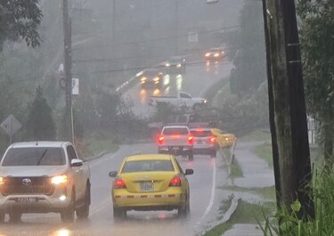 Fuertes lluvias en Chiriquí provocan deslizamiento de tierra e inundaciones en Boquete