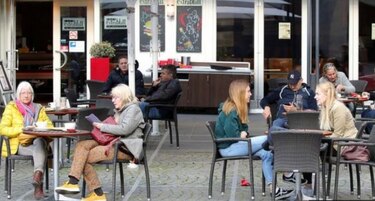 Las ayudas del Gobierno británico devuelven la sonrisa a los dueños de restaurantes