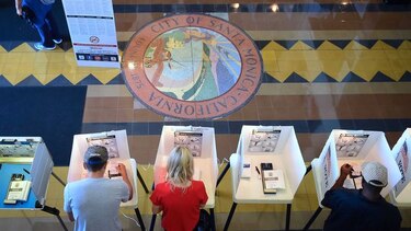 Las otras elecciones de la jornada estadounidense: hay más de 150 temas llevados a referendo
