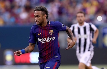 Neymar 'se queda' en el Barcelona, anuncia Gerard Piqué
