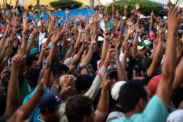 Caravana de hondureños viaja a Ciudad de México para pedir permiso migratorio
