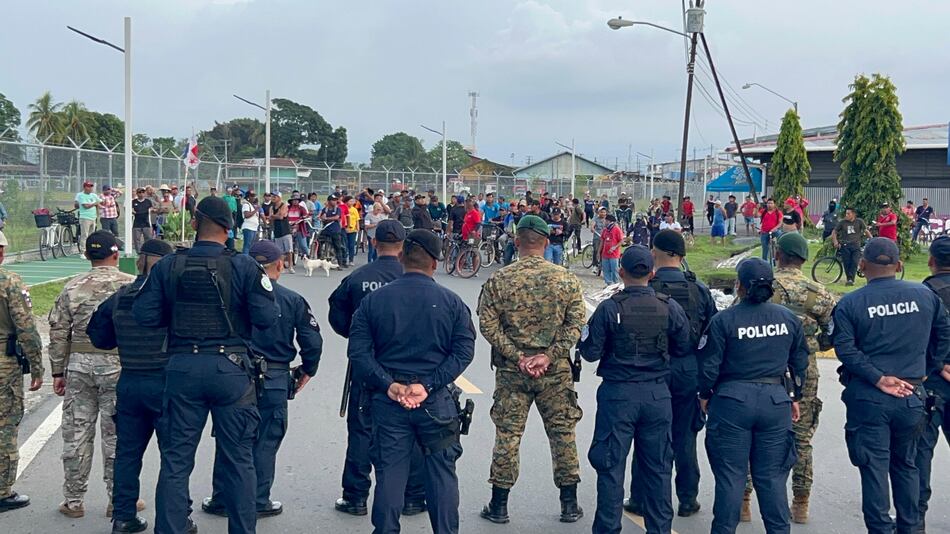 Por la vía exprés: Minseg selecciona al proveedor de los uniformes de la Policía en 4 horas; es un contrato de $6.9 millones