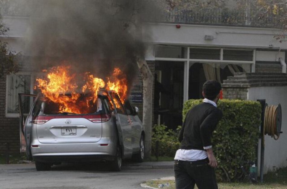 Londres condena el 'vandalismo' en su embajada en Irán