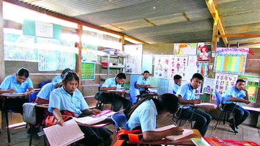 En precaria condición se imparten clases