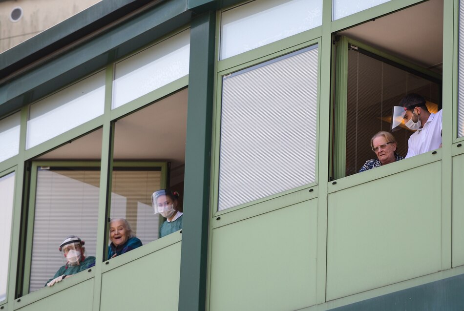 Más de 10,000 muertos por coronavirus en Italia