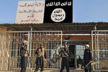EI reduce a la mitad el salario de sus combatientes en Siria e Irak