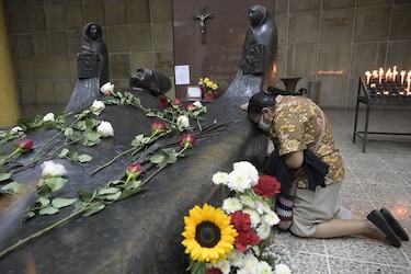 Salvadoreños lamentan impunidad en asesinato de arzobispo Óscar Romero