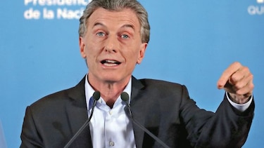 Macri pide a empresarios terminar con comportamientos mafiosos en Argentina